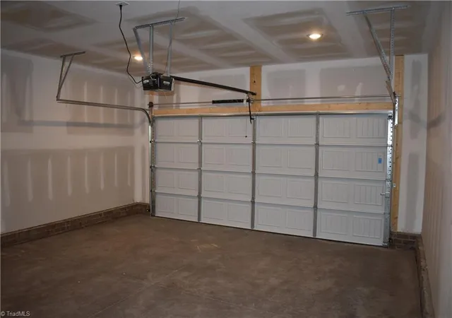 Photo 3 of Single family home for sale at 2927 Flt Rock Dr, Winston Salem, NC 27127 | MLS# 1236035 | Listing updated on 2026-09-17