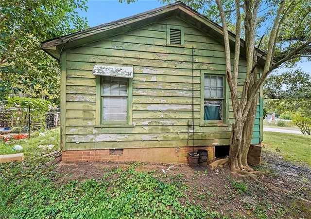 Photo 4 of Sale Pending at 3711 Herbin St, Greensboro, NC 27407 | MLS# 1238698 | Listing updated on 2026-10-26