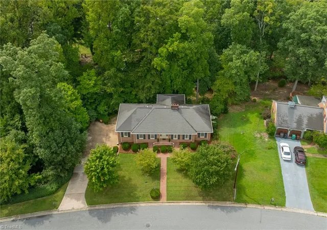 Photo 1 of Sale Pending at 927 Kingston Dr, High Point, NC 27262 | MLS# 1234998 | Listing updated on 2026-10-07