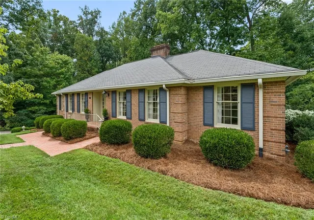 Photo 3 of Sale Pending at 927 Kingston Dr, High Point, NC 27262 | MLS# 1234998 | Listing updated on 2026-10-07