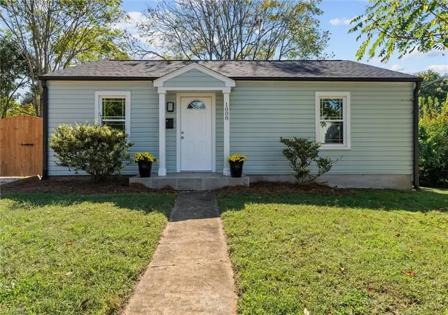 Photo 3 of Single family home for sale at 1008 Apple St, Winston Salem, NC 27101 | MLS# 1239826 | Listing updated on 2026-10-22