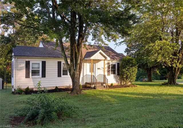 Photo 2 of Single family home for sale at 500 Player Dr, High Point, NC 27260 | MLS# 1234952 | Listing updated on 2026-09-09