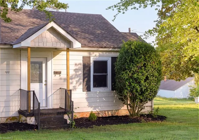 Photo 3 of Single family home for sale at 500 Player Dr, High Point, NC 27260 | MLS# 1234952 | Listing updated on 2026-09-09