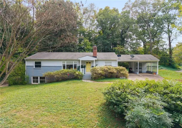 Photo 1 of Single family home for sale at 1609 Normandy Ln, Winston Salem, NC 27103 | MLS# 1237626 | Listing updated on 2026-10-16