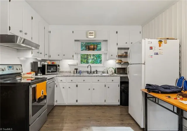 Photo 4 of Single family home for sale at 1609 Normandy Ln, Winston Salem, NC 27103 | MLS# 1237626 | Listing updated on 2026-10-16