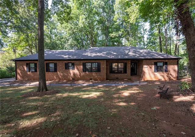 Photo 1 of Single family home for sale at 4320 Woodbourne Dr, Clemmons, NC 27012 | MLS# 1236240 | Listing updated on 2026-09-21