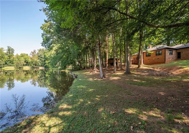 Photo 2 of Single family home for sale at 4320 Woodbourne Dr, Clemmons, NC 27012 | MLS# 1236240 | Listing updated on 2026-09-21