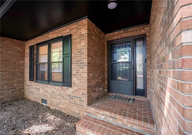 Photo 3 of Single family home for sale at 4320 Woodbourne Dr, Clemmons, NC 27012 | MLS# 1236240 | Listing updated on 2026-09-21