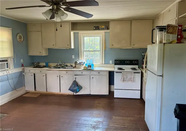 Photo 4 of House for sale at 1109 W Main St, Yadkinville, NC 27055 | MLS# 1233895 | Listing updated on 2026-09-18