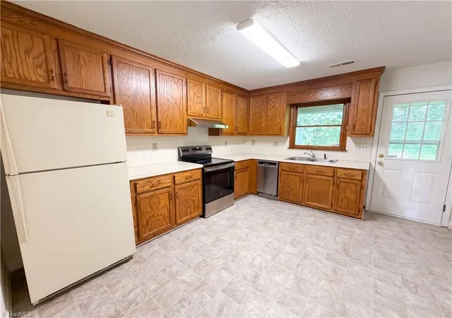 Photo 2 of Single family home for sale at 805 Brickwood Ct, Winston Salem, NC 27127 | MLS# 1235172 | Listing updated on 2026-09-12