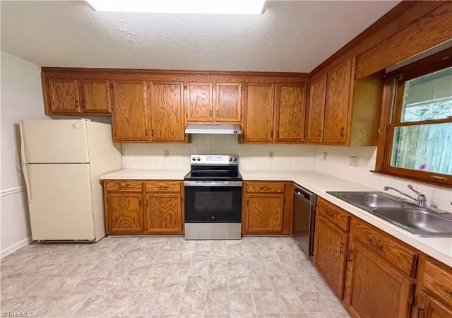 Photo 3 of Single family home for sale at 805 Brickwood Ct, Winston Salem, NC 27127 | MLS# 1235172 | Listing updated on 2026-09-12