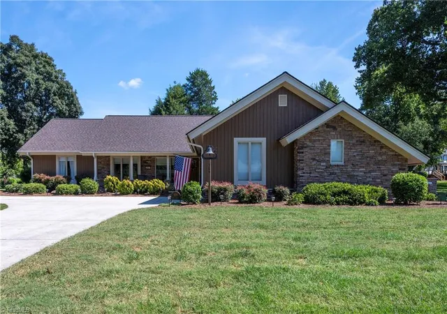 Photo 3 of Single family home for sale at 109 Holly Cir, Advance, NC 27006 | MLS# 1233731 | Listing updated on 2026-09-10