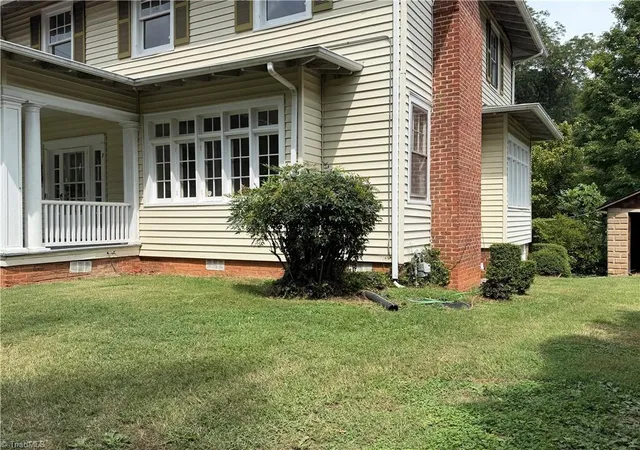 Photo 3 of Single family home for sale at 7 Park Blvd, Winston Salem, NC 27127 | MLS# 1235231 | Listing updated on 2026-09-17