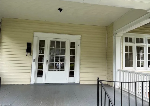 Photo 3 of Single family home for sale at 7 Park Blvd, Winston Salem, NC 27127 | MLS# 1235231 | Listing updated on 2026-09-17