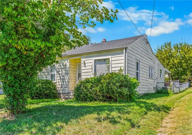 Photo 2 of Single family home for sale at 543 W Sprague St, Winston Salem, NC 27127 | MLS# 1234452 | Listing updated on 2026-09-21