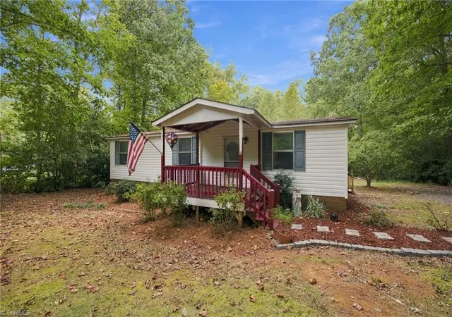 Photo 1 of Manufactured home for sale at 5209 Timber Crk Ct, Kings Mountain, NC 28086 | MLS# 1235991 | Listing updated on 2026-09-18