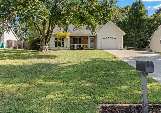 Photo 2 of Single family home for sale at 1759 Harper Spring Dr, Clemmons, NC 27012 | MLS# 1239060 | Listing updated on 2026-10-17
