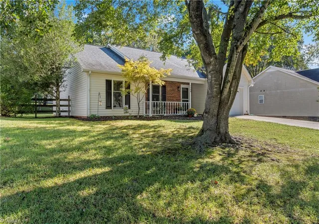 Photo 3 of Single family home for sale at 1759 Harper Spring Dr, Clemmons, NC 27012 | MLS# 1239060 | Listing updated on 2026-10-17