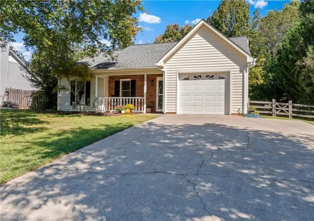 Photo 3 of Single family home for sale at 1759 Harper Spring Dr, Clemmons, NC 27012 | MLS# 1239060 | Listing updated on 2026-10-17