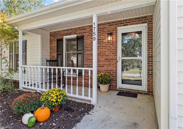 Photo 4 of Single family home for sale at 1759 Harper Spring Dr, Clemmons, NC 27012 | MLS# 1239060 | Listing updated on 2026-10-17
