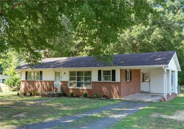 Photo 1 of Single family home for sale at 801 Grand Oaks Dr, Eden, NC 27288 | MLS# 1234287 | Listing updated on 2026-09-07