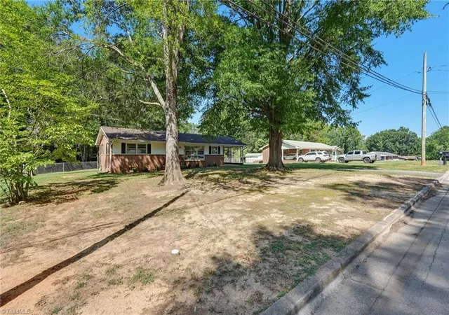 Photo 2 of Single family home for sale at 801 Grand Oaks Dr, Eden, NC 27288 | MLS# 1234287 | Listing updated on 2026-09-07
