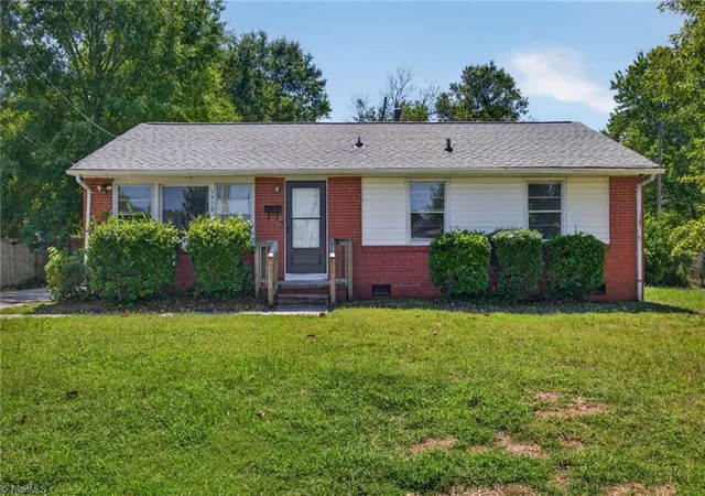 Single family home for sale at 1712 Tuscaloosa St, Greensboro, NC 27401 | MLS# 1235261