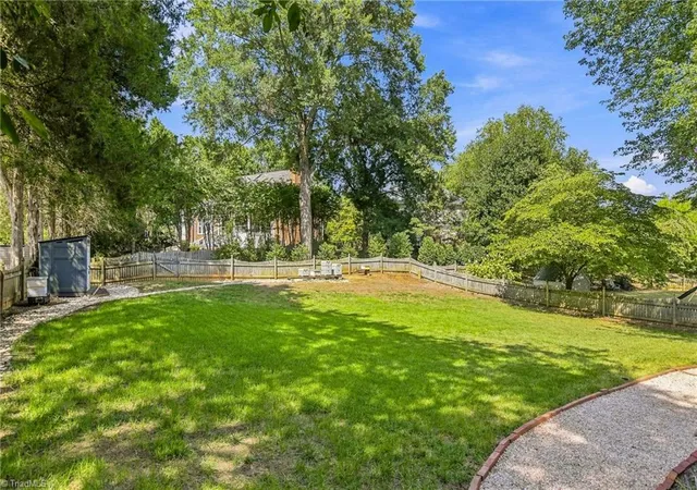 Photo 4 of Single family home for sale at 4025 Huntscroft Ln, Winston Salem, NC 27106 | MLS# 1234893 | Listing updated on 2026-09-15