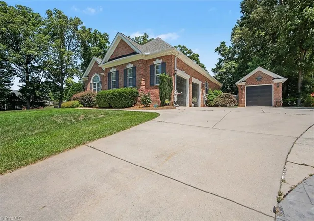 Photo 3 of Single family home for sale at 5337 Mckinney Ct, Walkertown, NC 27051 | MLS# 1235259 | Listing updated on 2026-09-26