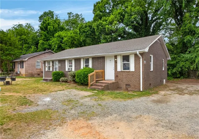Photo 2 of Multi family home for sale at 29 Hunter St, Thomasville, NC 27360 | MLS# 1238356 | Listing updated on 2026-10-08