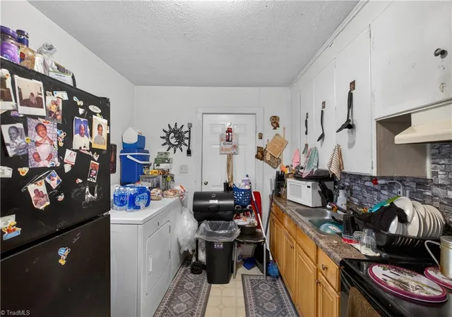 Photo 3 of Multi family home for sale at 29 Hunter St, Thomasville, NC 27360 | MLS# 1238356 | Listing updated on 2026-10-08