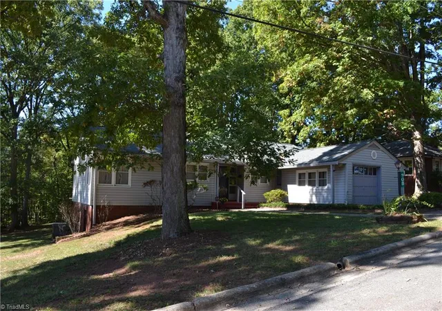 Photo 2 of Single family home for sale at 208 Hillcrest Dr, Madison, NC 27025 | MLS# 1239321 | Listing updated on 2026-10-17