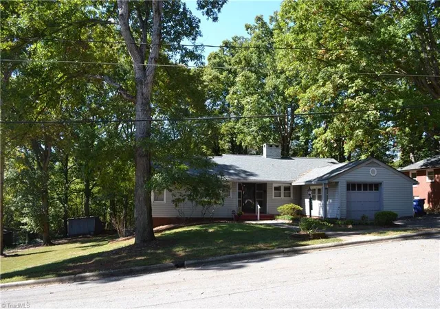 Photo 3 of Single family home for sale at 208 Hillcrest Dr, Madison, NC 27025 | MLS# 1239321 | Listing updated on 2026-10-17