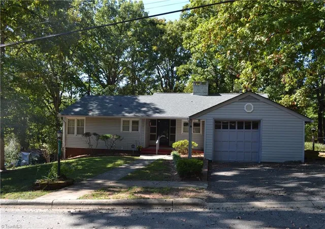 Photo 4 of Single family home for sale at 208 Hillcrest Dr, Madison, NC 27025 | MLS# 1239321 | Listing updated on 2026-10-17