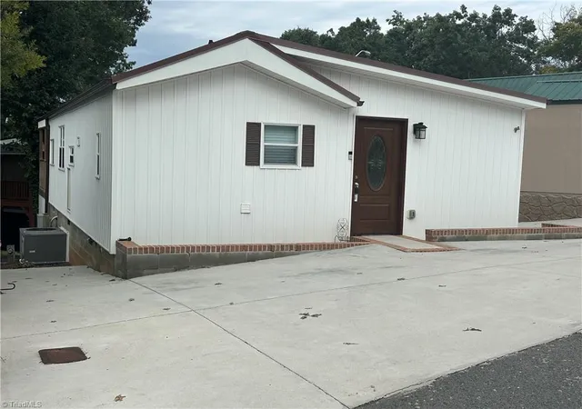Photo 3 of Manufactured home for sale at 106 Deerfield Dr, New London, NC 28127 | MLS# 1234928 | Listing updated on 2026-09-14