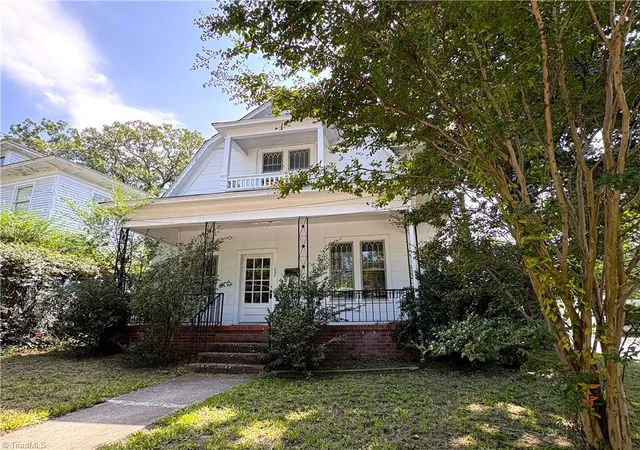 Photo 1 of Single family home for sale at 202 Isabel St, Greensboro, NC 27401 | MLS# 1235861 | Listing updated on 2026-09-21