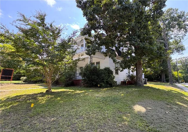 Photo 3 of Single family home for sale at 202 Isabel St, Greensboro, NC 27401 | MLS# 1235861 | Listing updated on 2026-09-21