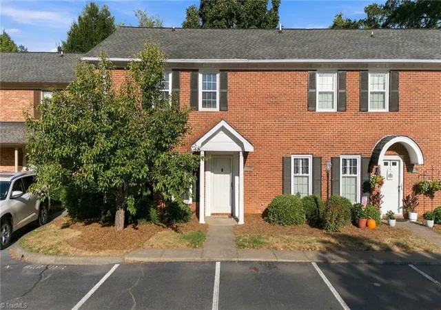 Photo 1 of Single family home for sale at 4984 Chrisfield Ln, Winston Salem, NC 27104 | MLS# 1236776 | Listing updated on 2026-10-26