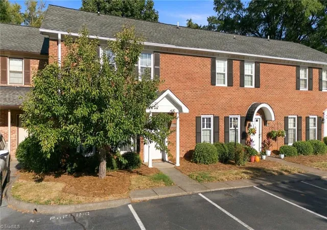 Photo 2 of Single family home for sale at 4984 Chrisfield Ln, Winston Salem, NC 27104 | MLS# 1236776 | Listing updated on 2026-10-26