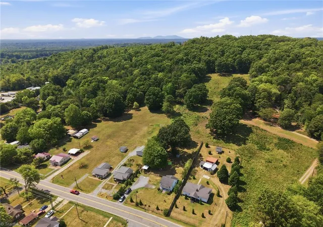 Photo 3 of Single family home for sale at 122 Turner Rd, Mayodan, NC 27027 | MLS# 1234523 | Listing updated on 2026-09-29