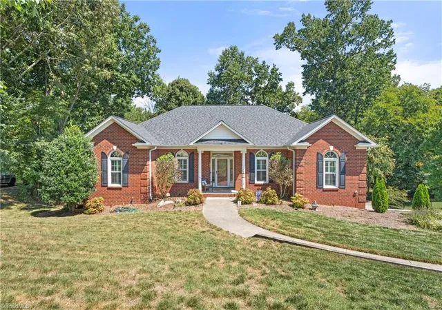 Photo 3 of Sale Pending at 3715 Squirewood Dr, Clemmons, NC 27012 | MLS# 1234824 | Listing updated on 2026-09-12