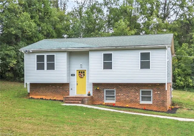 Photo 3 of Single family home for sale at 220 Glen Ter, Mount Airy, NC 27030 | MLS# 1235650 | Listing updated on 2026-10-04