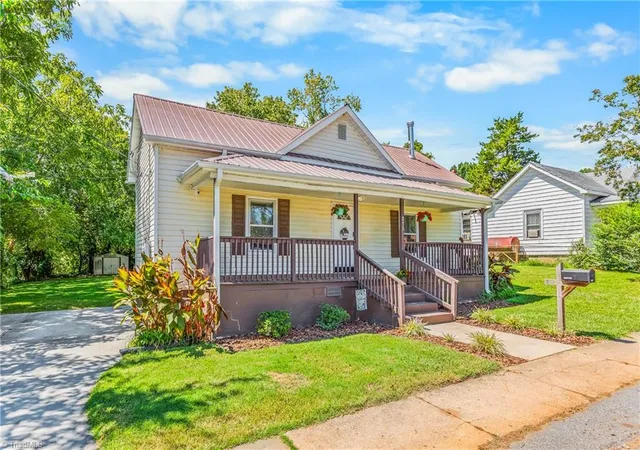 Photo 2 of Single family home for sale at 515 Foy Ave, Lexington, NC 27292 | MLS# 1233283 | Listing updated on 2026-09-14