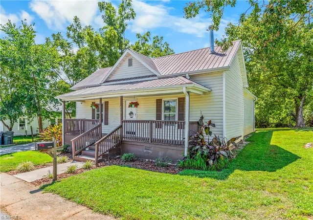 Photo 3 of Single family home for sale at 515 Foy Ave, Lexington, NC 27292 | MLS# 1233283 | Listing updated on 2026-09-14