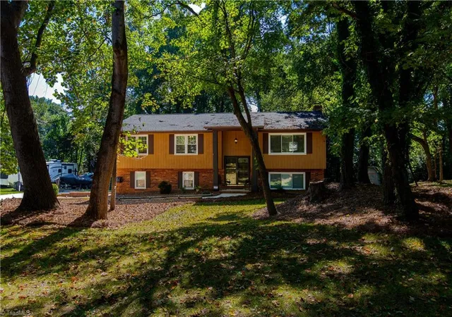 Photo 1 of Single family home for sale at 605 Greenvine Cir, Winston Salem, NC 27103 | MLS# 1238533 | Listing updated on 2026-10-25