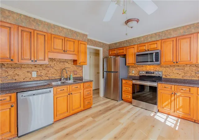 Photo 2 of Single family home for sale at 605 Greenvine Cir, Winston Salem, NC 27103 | MLS# 1238533 | Listing updated on 2026-10-25
