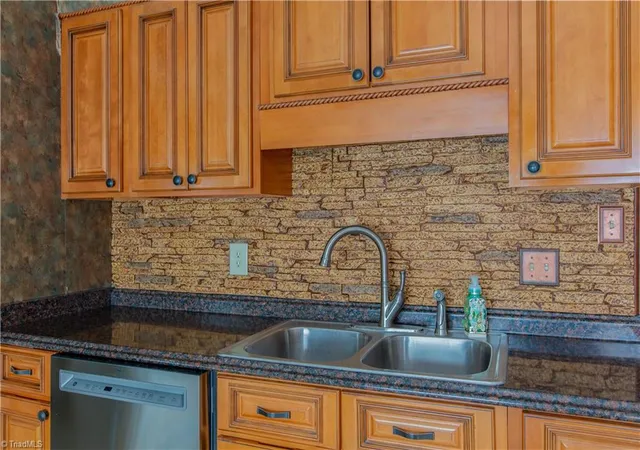 Photo 4 of Single family home for sale at 605 Greenvine Cir, Winston Salem, NC 27103 | MLS# 1238533 | Listing updated on 2026-10-25