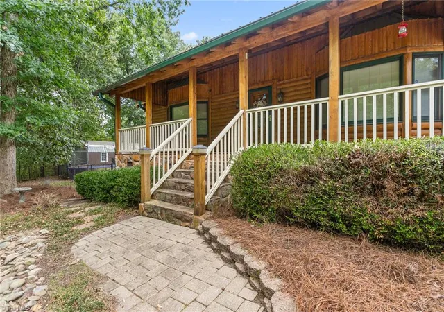 Photo 3 of Single family home for sale at 679 Bonnie Regan Rd, Thomasville, NC 27360 | MLS# 1236400 | Listing updated on 2026-10-03