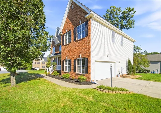 Photo 4 of Single family home for sale at 7620 Sterlingshire Dr, Greensboro, NC 27409 | MLS# 1238163 | Listing updated on 2026-10-25