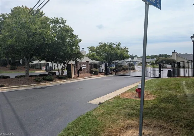Photo 4 of Single family home for sale at 1008 Chesapeake Ln, Archdale, NC 27263 | MLS# 1234870 | Listing updated on 2026-09-09